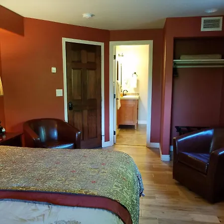 Fox Den Bed & Breakfast-3